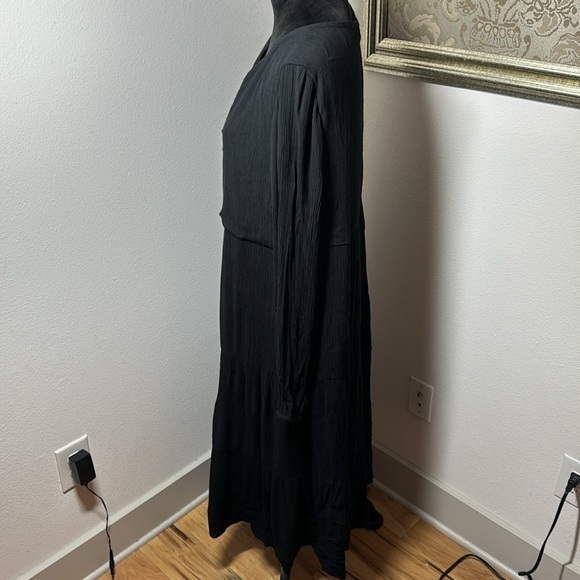 LOFT Boho Tiered V cleavage crinkle textured black midi dress Sz M - Picture 3 of 10